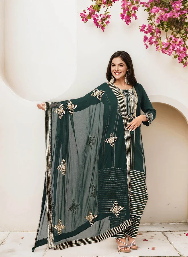 ISHIN Women'S Green 100% Cotton Embroidered Straight Fit Kurta Set